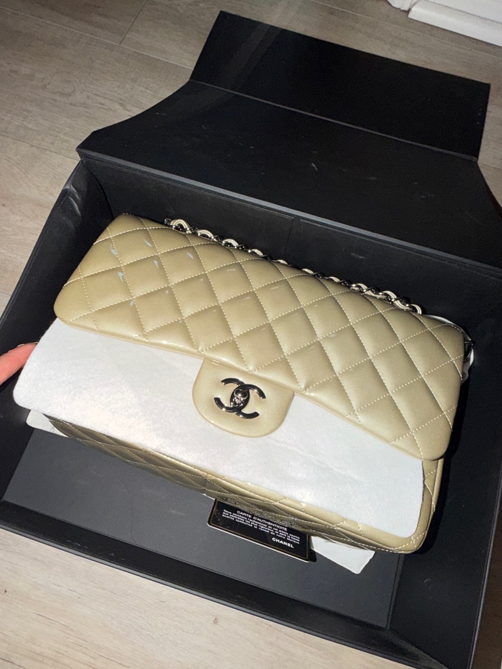 CHANEL Quilted Flap Shoulder Bag in patent leather silver pewter